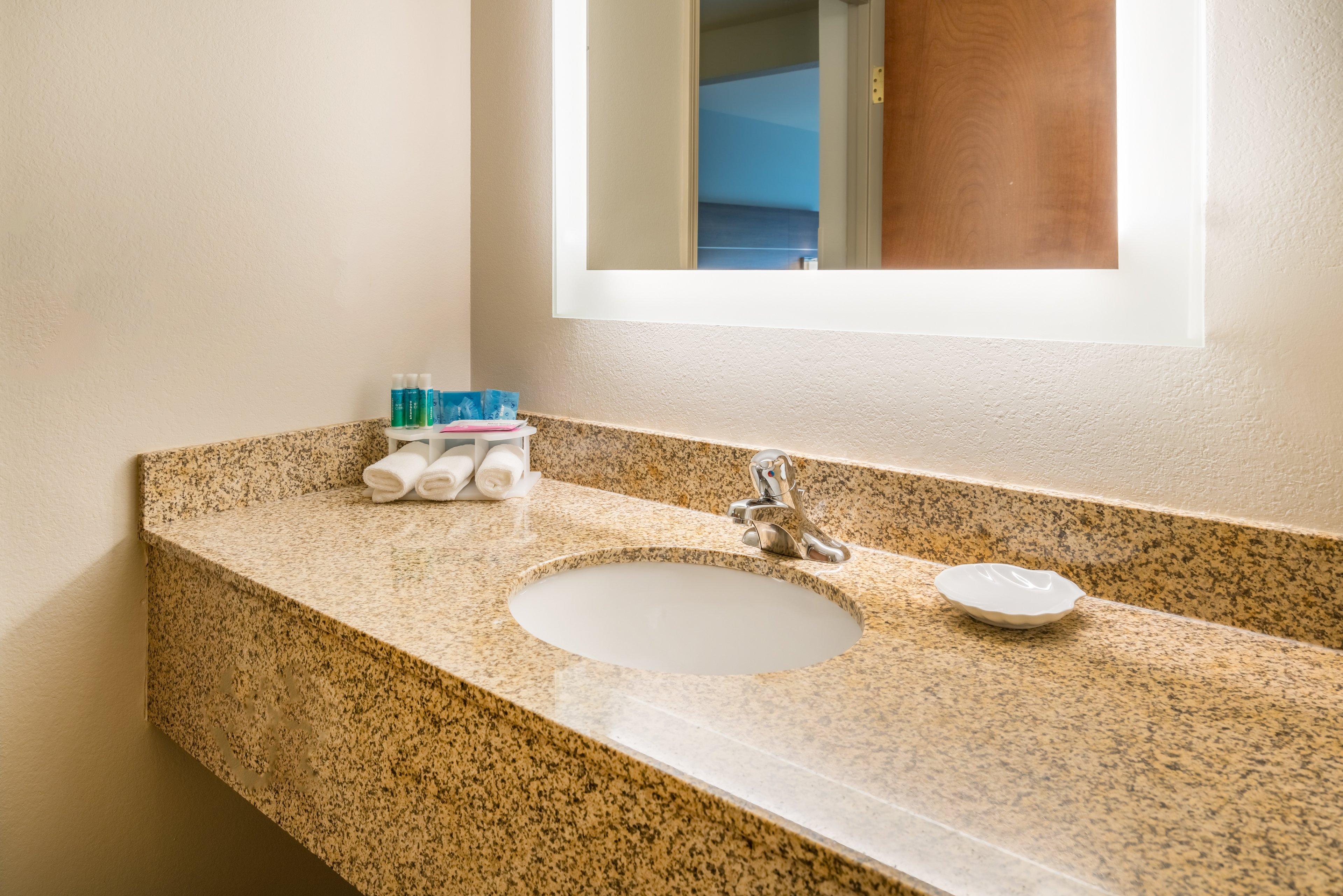 Holiday Inn Express & Suites Rocky Mount Smith Mountain Lake By Ihg Exterior foto