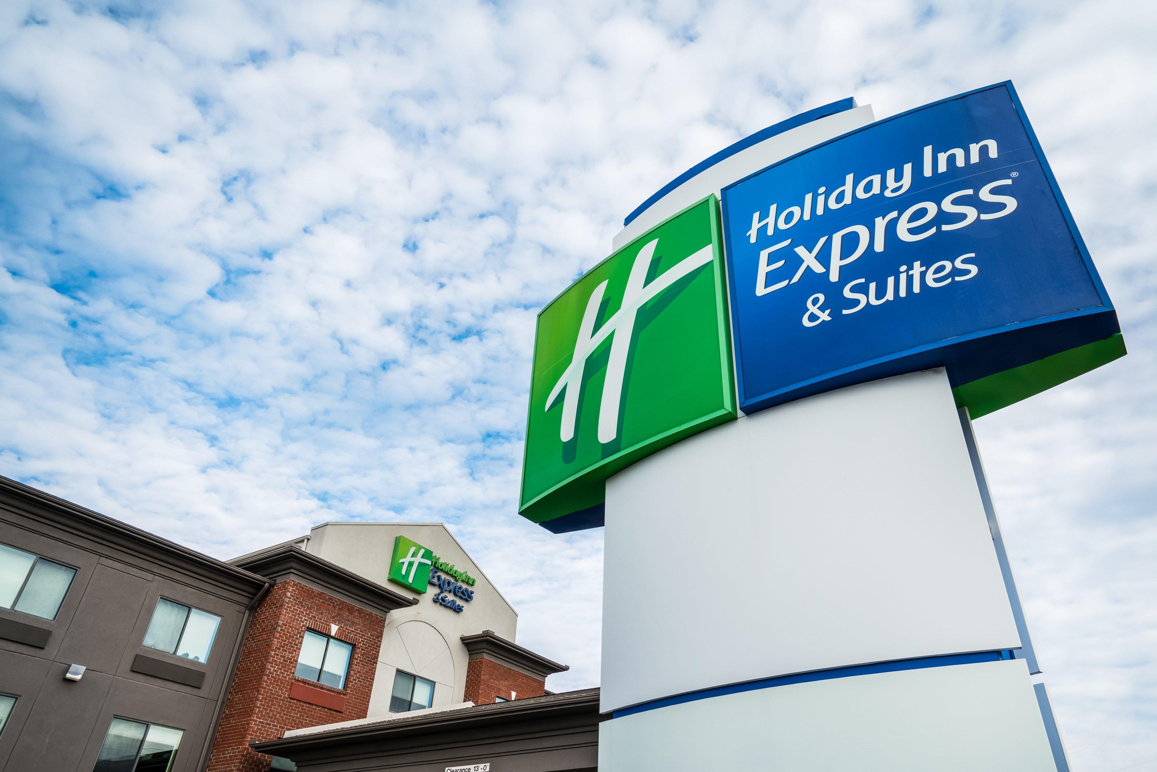 Holiday Inn Express & Suites Rocky Mount Smith Mountain Lake By Ihg Exterior foto