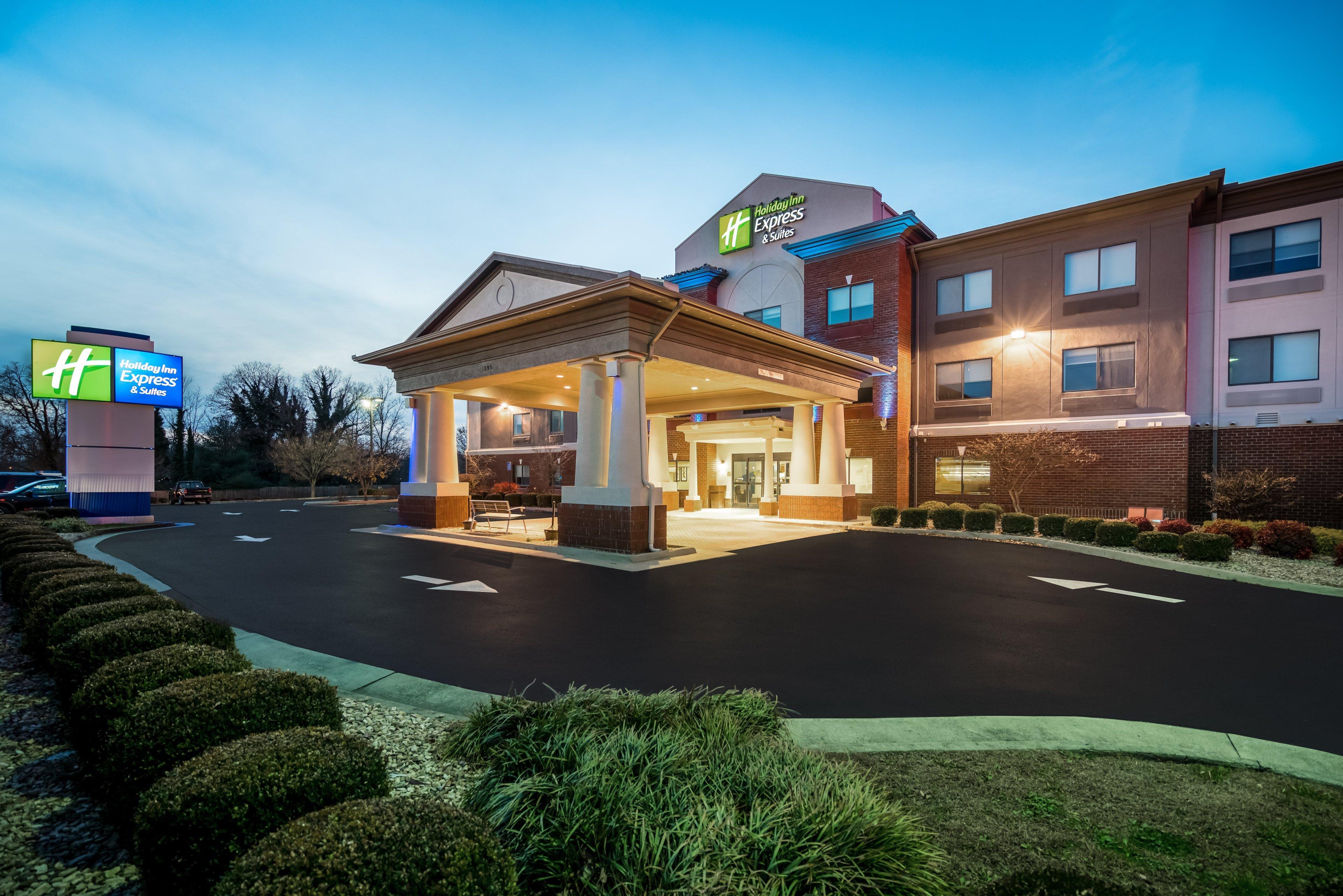 Holiday Inn Express & Suites Rocky Mount Smith Mountain Lake By Ihg Exterior foto