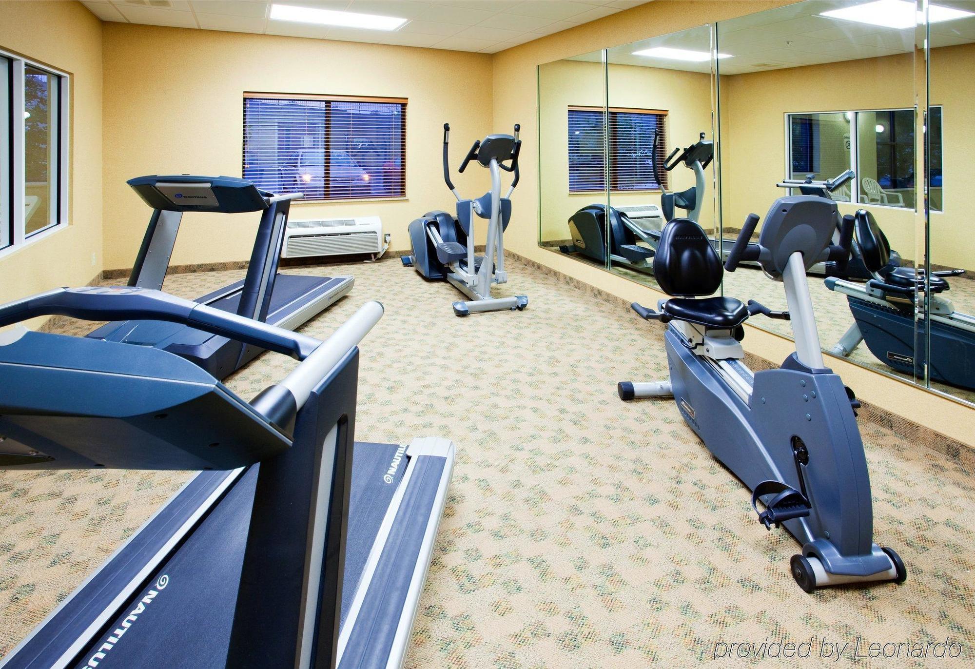 Holiday Inn Express & Suites Rocky Mount Smith Mountain Lake By Ihg Facilidades foto