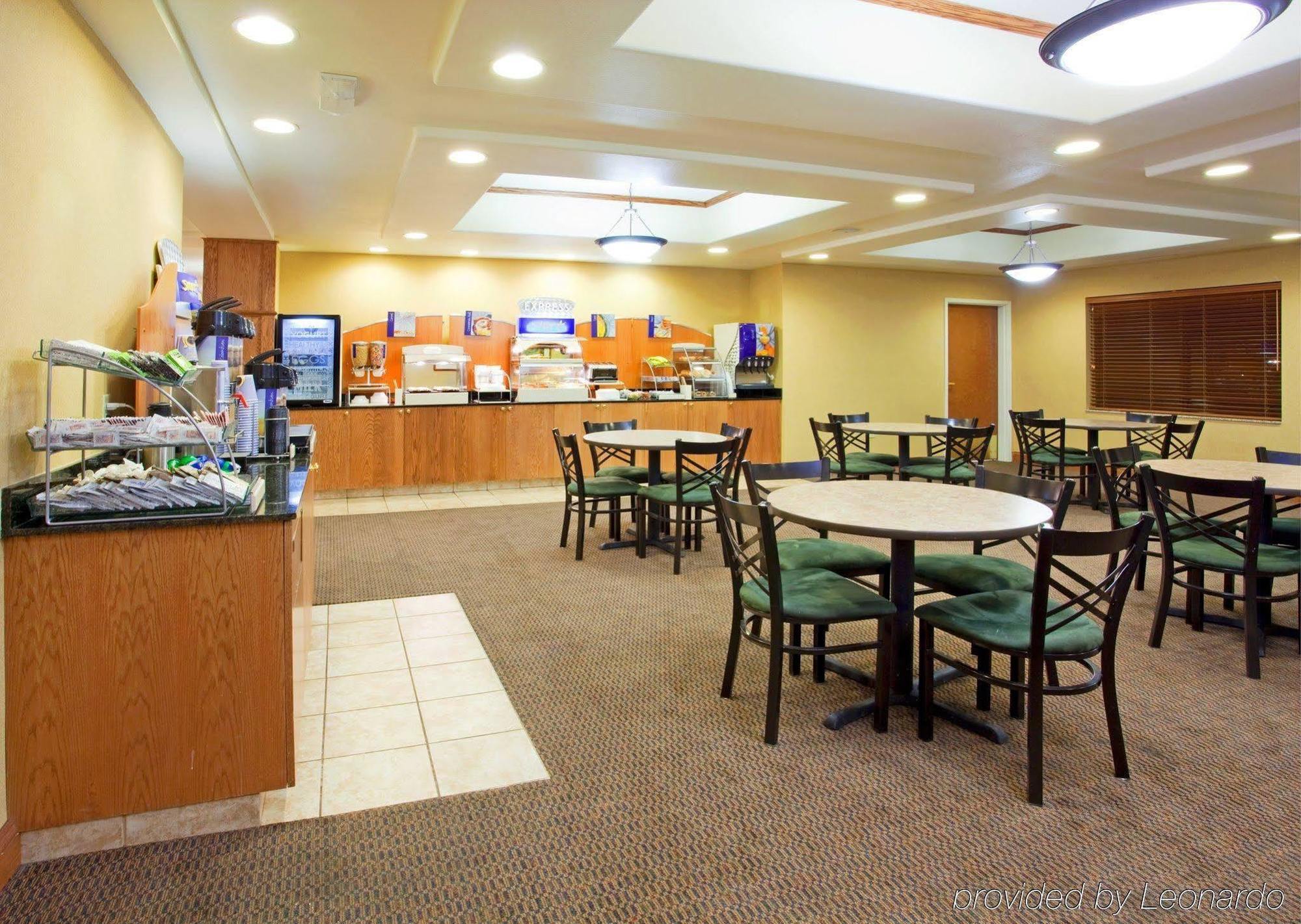Holiday Inn Express & Suites Rocky Mount Smith Mountain Lake By Ihg Restaurante foto